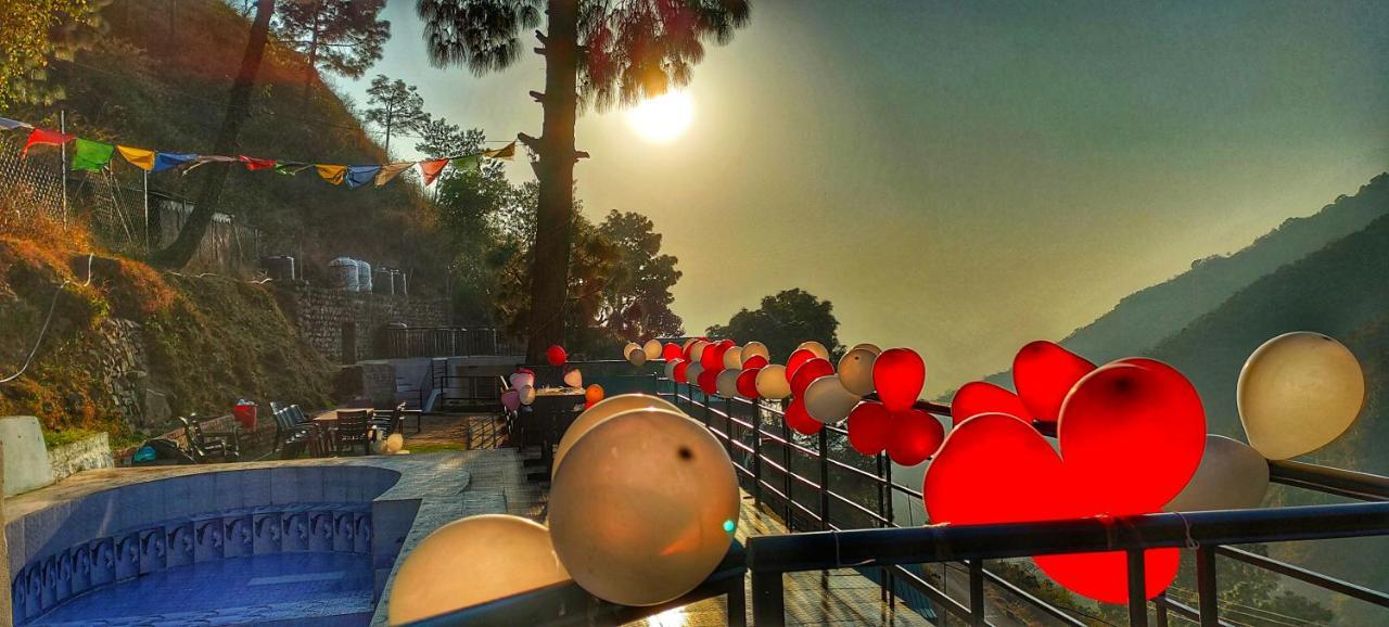 Safarmaina Resort Kasauli Eksteriør billede